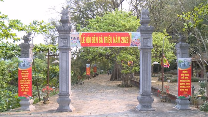 Cổng v&agrave;o khu di t&iacute;ch B&agrave; Triệu