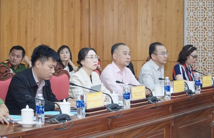 Đại diện c&aacute;c ban ng&agrave;nh dự hội nghị về người chấp h&agrave;nh xong &aacute;n phạt t&ugrave;