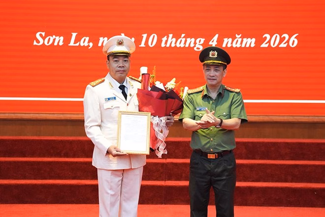 Đại tá Lê Hồng Hà nhận quyết định bổ nhiệm Phó Giám đốc Công an tỉnh Sơn La