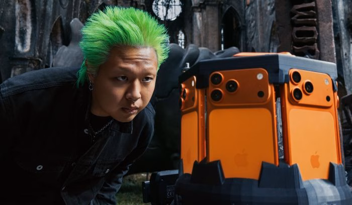 Đạo diễn Phương Vũ trên trường quay dự án MV 360 độ cùng MCK