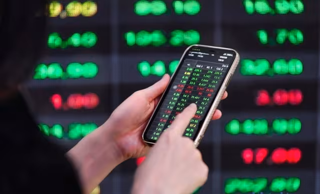 Điểm tin chứng khoán 15/04: Dòng tiền ‘cá mập’ và biến động vĩ mô