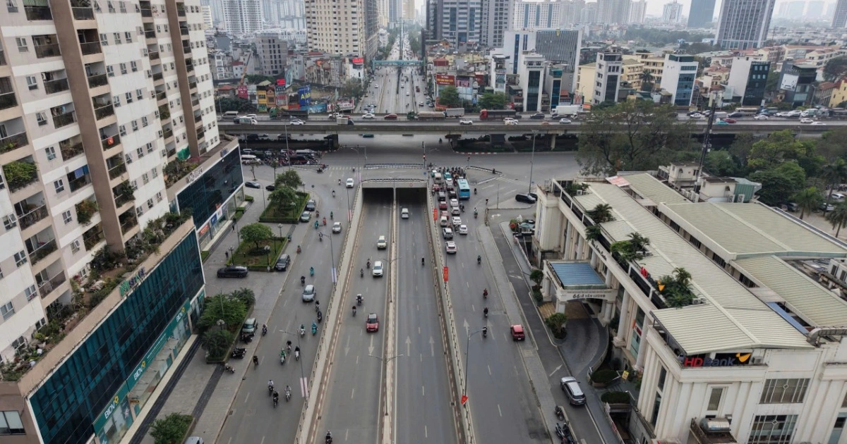 Hà Nội ra quân tổng vệ sinh cầu và hầm chui đón cao điểm lễ 30/4