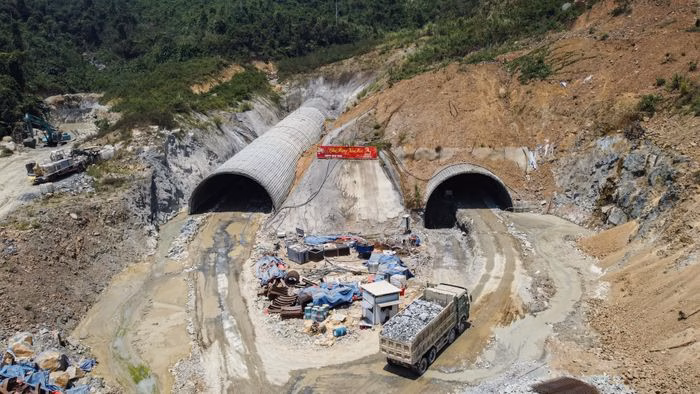 Hầm Phượng Ho&agrave;ng đ&atilde; ho&agrave;n th&agrave;nh th&ocirc;ng hầm