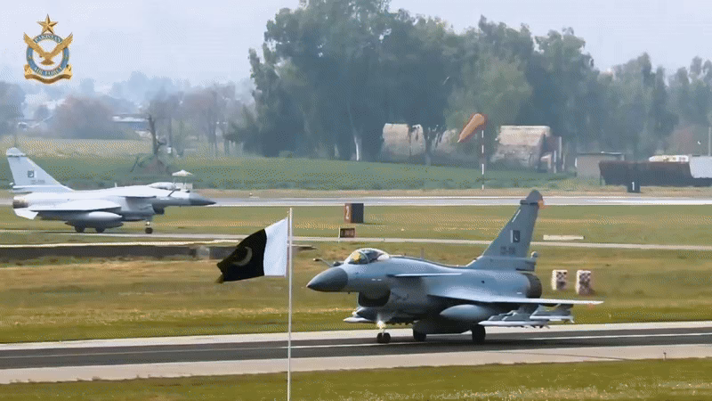 Hệ thống điện tử h&agrave;ng kh&ocirc;ng