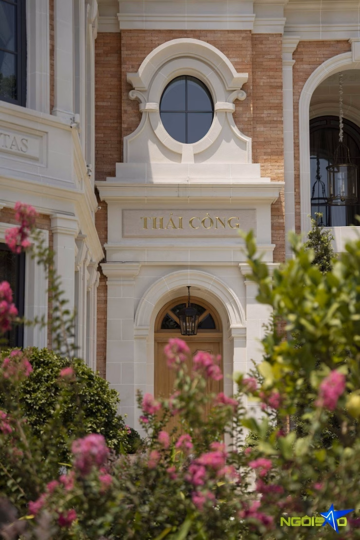 Kh&ocirc;ng gian trồng rau sạch v&agrave; hoa cảnh