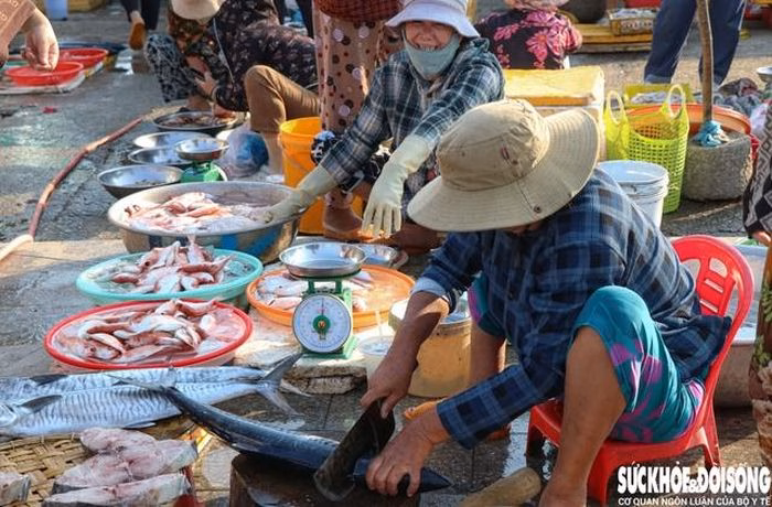 Người phụ nữ làng chài tại chợ Nại