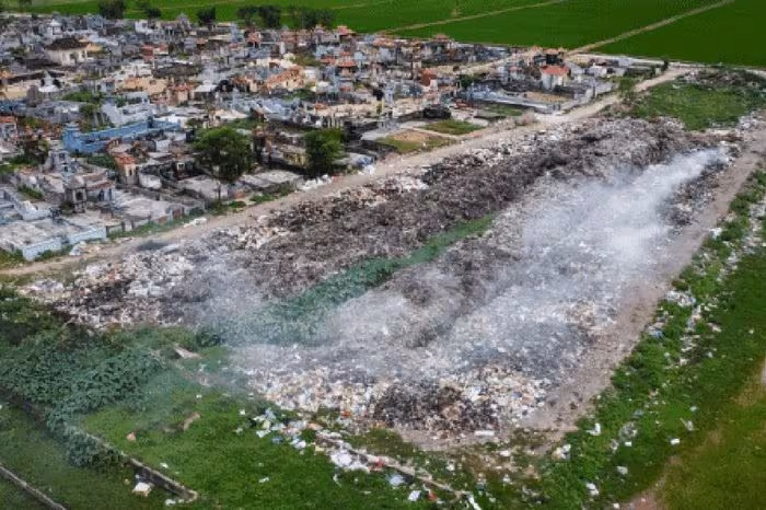 Ninh Bình: 20 năm dân xã Vạn Thắng ‘sống chung’ với khói rác độc hại