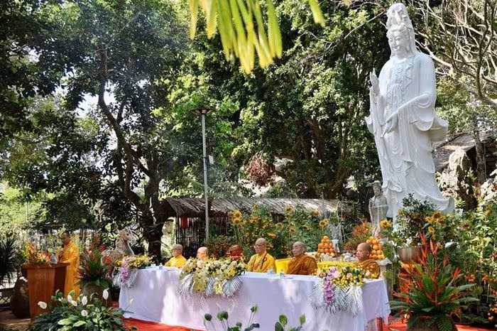 Phật đường Pô Lăn Đắk Lắk trang nghiêm tổ chức lễ chú nguyện đúc đại hồng chung