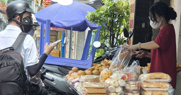 Quản lý thức ăn đường phố TPHCM: Bảo tồn văn hóa và sinh kế