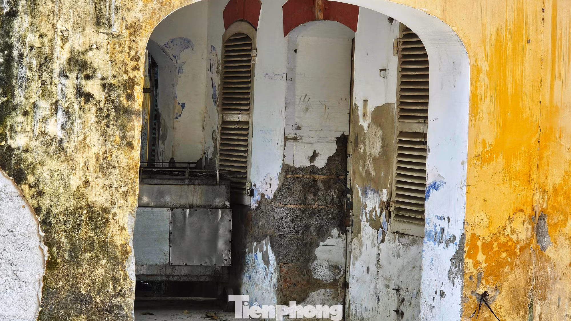 Cận cảnh kiến tr&uacute;c c&ocirc;ng tr&igrave;nh trước khi th&aacute;o dỡ