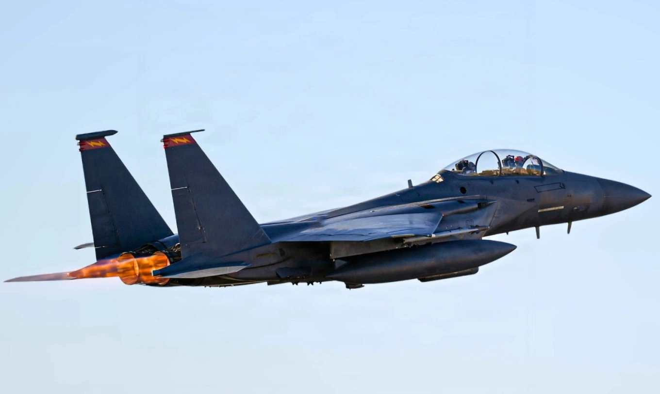 Ti&ecirc;m k&iacute;ch F-15E của Kh&ocirc;ng qu&acirc;n Mỹ tham gia nhiệm vụ t&aacute;c chiến