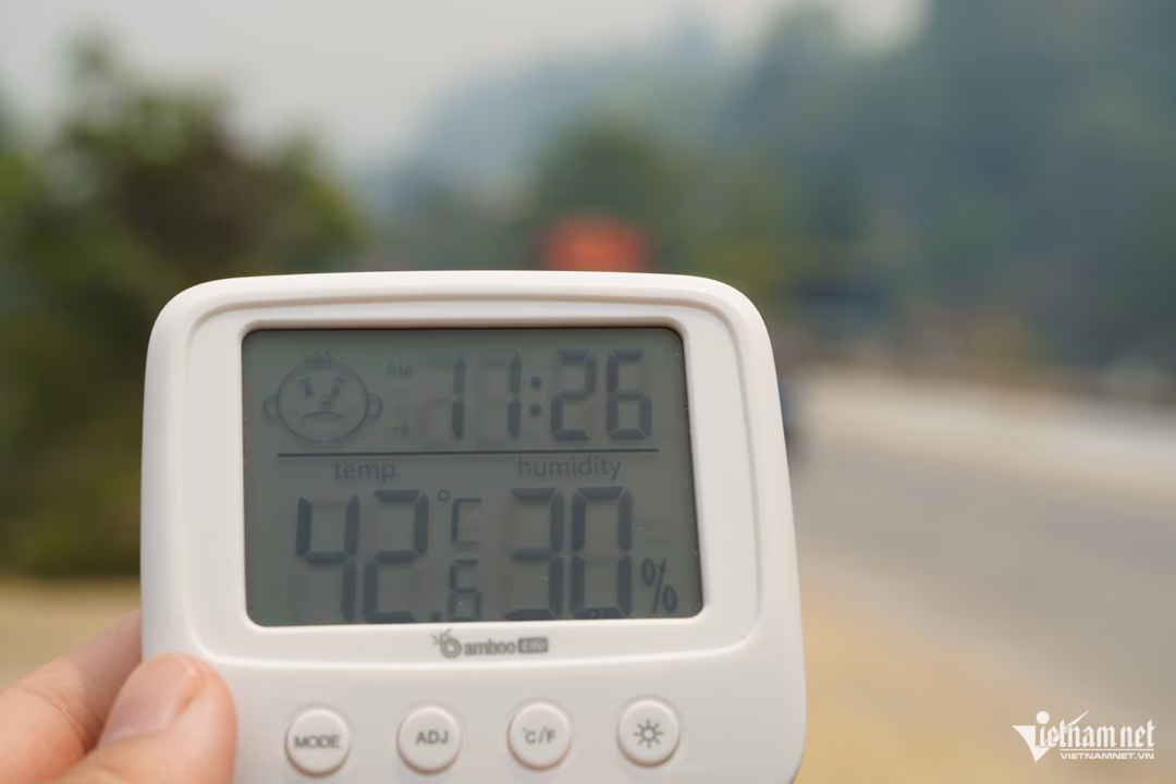 Vợ chồng anh May mưu sinh dưới dòng sông Nậm Mộ