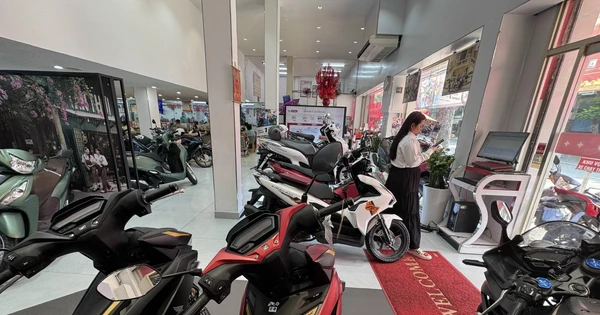 Xu hướng xe máy điện bùng nổ: Doanh số xe xăng sụt giảm do giá nhiên liệu