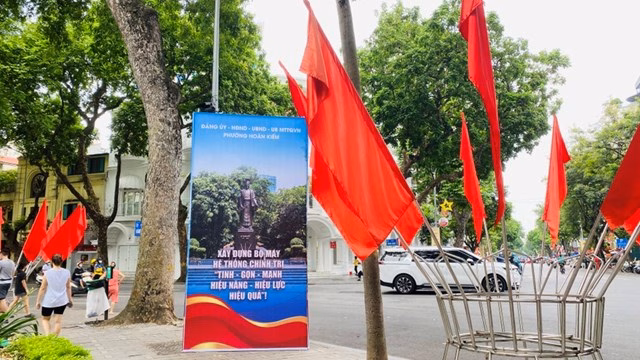 Không khí sôi động trên các tuyến phố