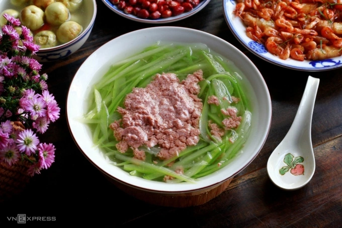 Canh bầu nấu tôm đồng giã Canh bầu nấu tôm đồng giã