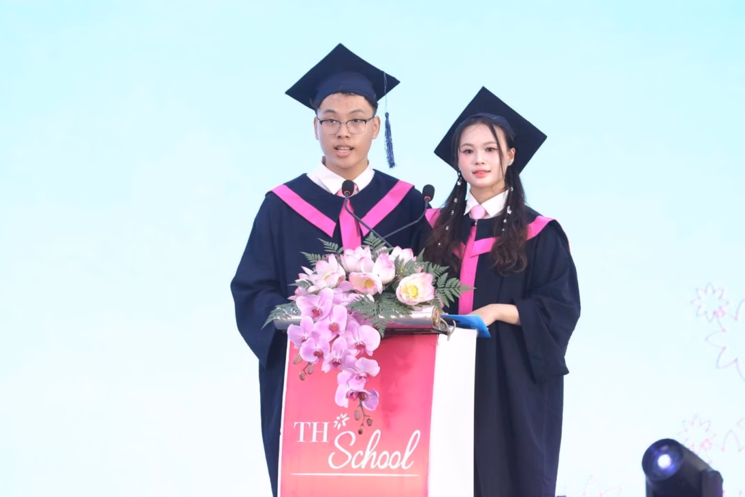Lời cảm ơn từ đại diện học sinh Đan Vy và Tuấn Tú đại diện học sinh