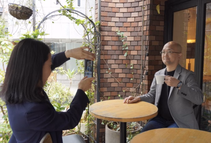 Lớp học selfie cho người trung niên Sự kiện học chụp ảnh selfie ở phường Shibuya, Tokyo, Nhật Bản