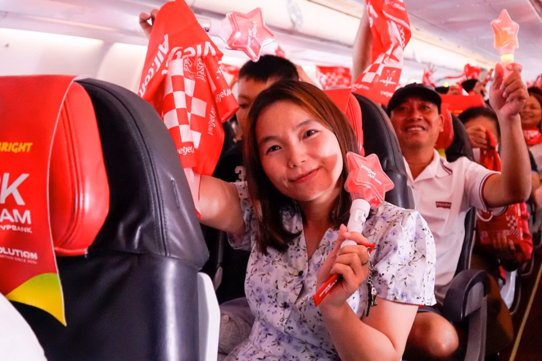 Hành khách check-in với phụ kiện trên máy bay