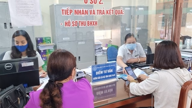 Chi trả chế độ chính sách bảo hiểm xã hội cho người lao động.