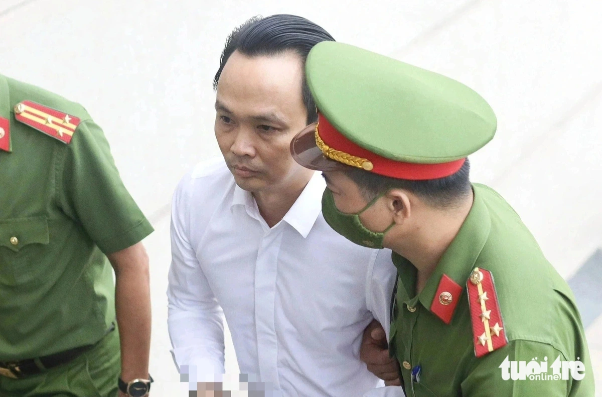 Cựu Chủ tịch Tập đoàn FLC Trịnh Văn Quyết Hầu Tòa với Cáo Buộc Chiếm Đoạt Hơn 3.600 Tỷ Đồng