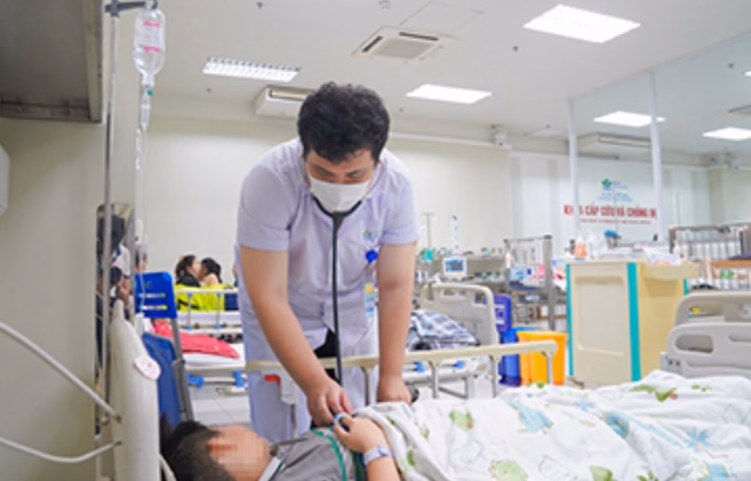 Bệnh nhi 15 tuổi Bệnh nhi 15 tuổi được điều trị tích cực tại Bệnh viện Nhi trung ương