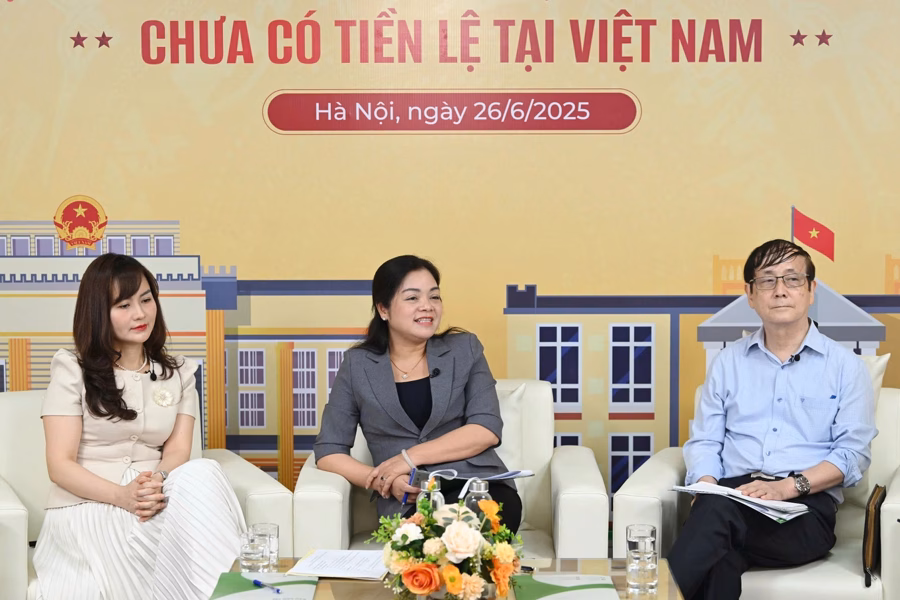 Tọa đàm về chính quyền địa phương 2 cấp Các chuyên gia chia sẻ tại tọa đàm.