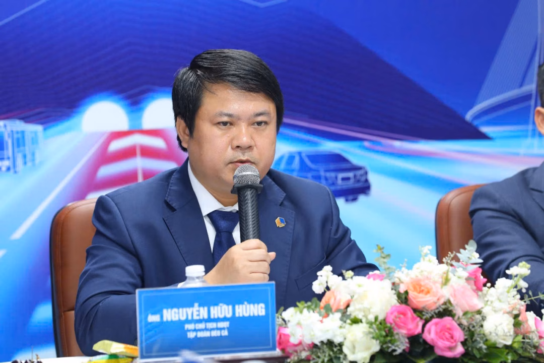 Ông Nguyễn Hữu Hùng trả lời các câu hỏi tại Đại hội cổ đông Ông Nguyễn Hữu Hùng, Phó Chủ tịch Hội đồng quản trị Tập đoàn Đèo Cả