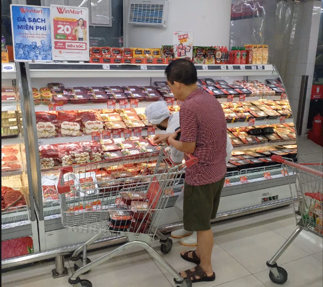 Mua thịt ủ mát tại siêu thị
