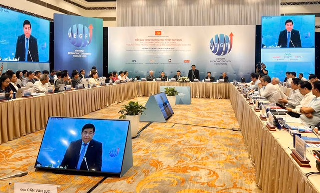 Phó Thủ tướng Nguyễn Chí Dũng phát biểu tại Diễn đàn Tăng trưởng kinh tế Việt Nam 2025 Phó Thủ tướng Nguyễn Chí Dũng phát biểu tại Diễn đàn Tăng trưởng kinh tế Việt Nam 2025