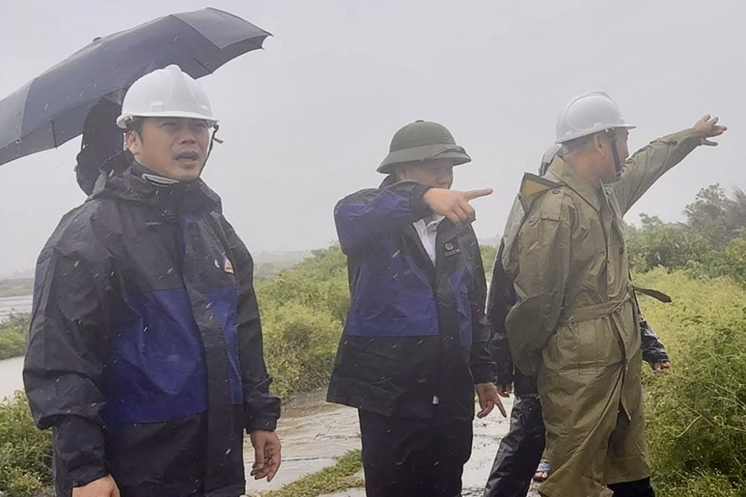 Hải Phòng tăng cường phòng chống lụt bão, đảm bảo an toàn cho người dân
Ban Quản lý Khu Kinh tế Hải Phòng yêu cầu xã Kiến Hưng phải tập trung 100% nguồn lực để phòng chống bão.