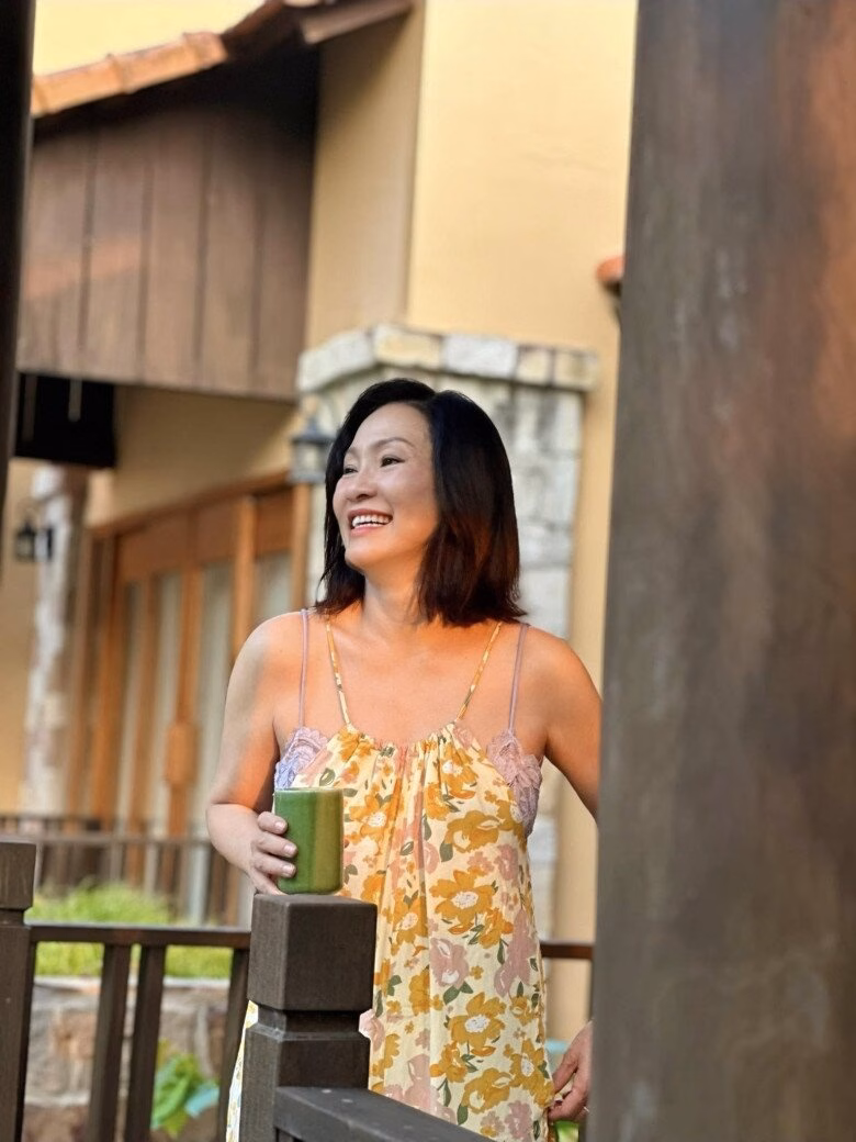 Hồng Đào chia sẻ cuộc sống và tình yêu trong showbiz Cô bất ngờ khi nhiều khán giả nói xứng đôi vừa lứa và mong cô hạnh phúc.