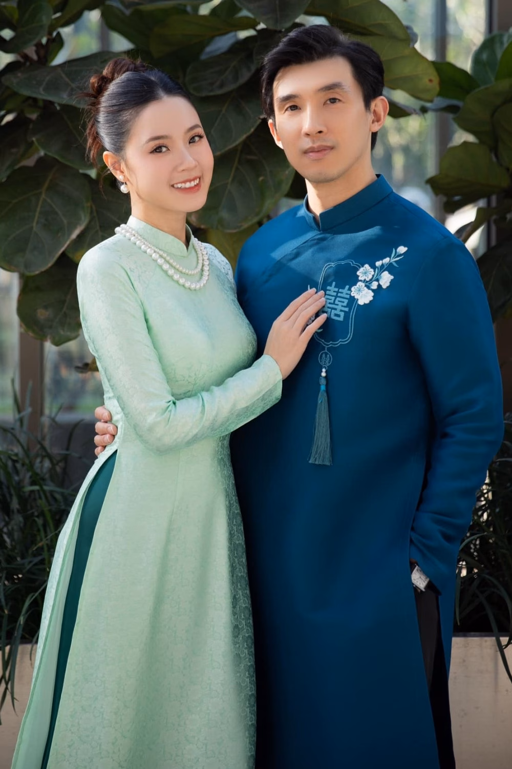Vợ chồng Midu diện trang phục truyền thống trong dịp Valentine.