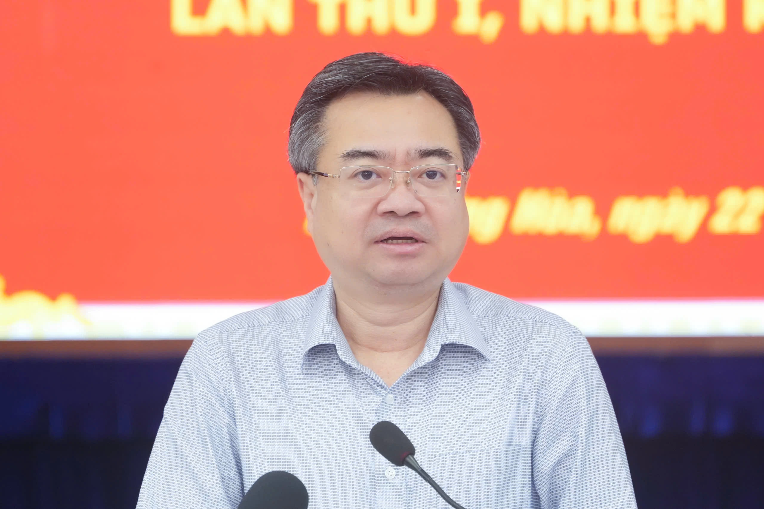 Phó Bí thư Thường trực TP HCM: “Nâng cao quản lý trật tự xây dựng và đảm bảo an ninh trật tự” Ông Nguyễn Thanh Nghị, Phó bí thư Thường trực Thành ủy TP.HCM đề nghị phường Bình Hưng Hòa quản lý nghiêm trật tự xây dựng