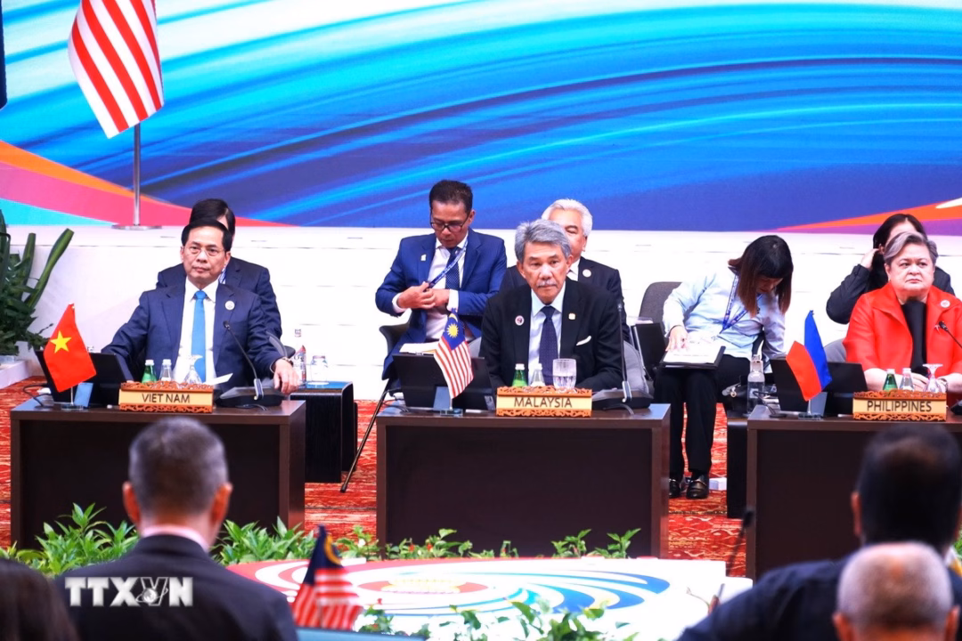 Phó Thủ tướng-Bộ trưởng Ngoại giao Bùi Thanh Sơn tham dự Hội nghị các Bộ trưởng Ngoại giao ASEAN và Ủy ban Liên chính phủ về Nhân quyền ASEAN (AICHR). Phó Thủ tướng-Bộ trưởng Ngoại giao Bùi Thanh Sơn tham dự Hội nghị các Bộ trưởng Ngoại giao ASEAN và Ủy ban Liên chính phủ về Nhân quyền ASEAN (AICHR).