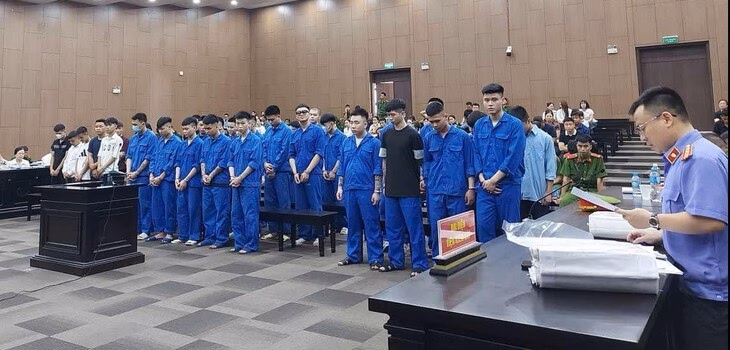 Tử hình 2 kẻ chủ mưu gây náo loạn, đánh nhau làm 3 người tử vong ở Hà Nội Tử hình thanh niên 19 tuổi cầm đầu nhóm 'quái xế' rượt chém nhau làm 3 người tử vong - Ảnh 2.