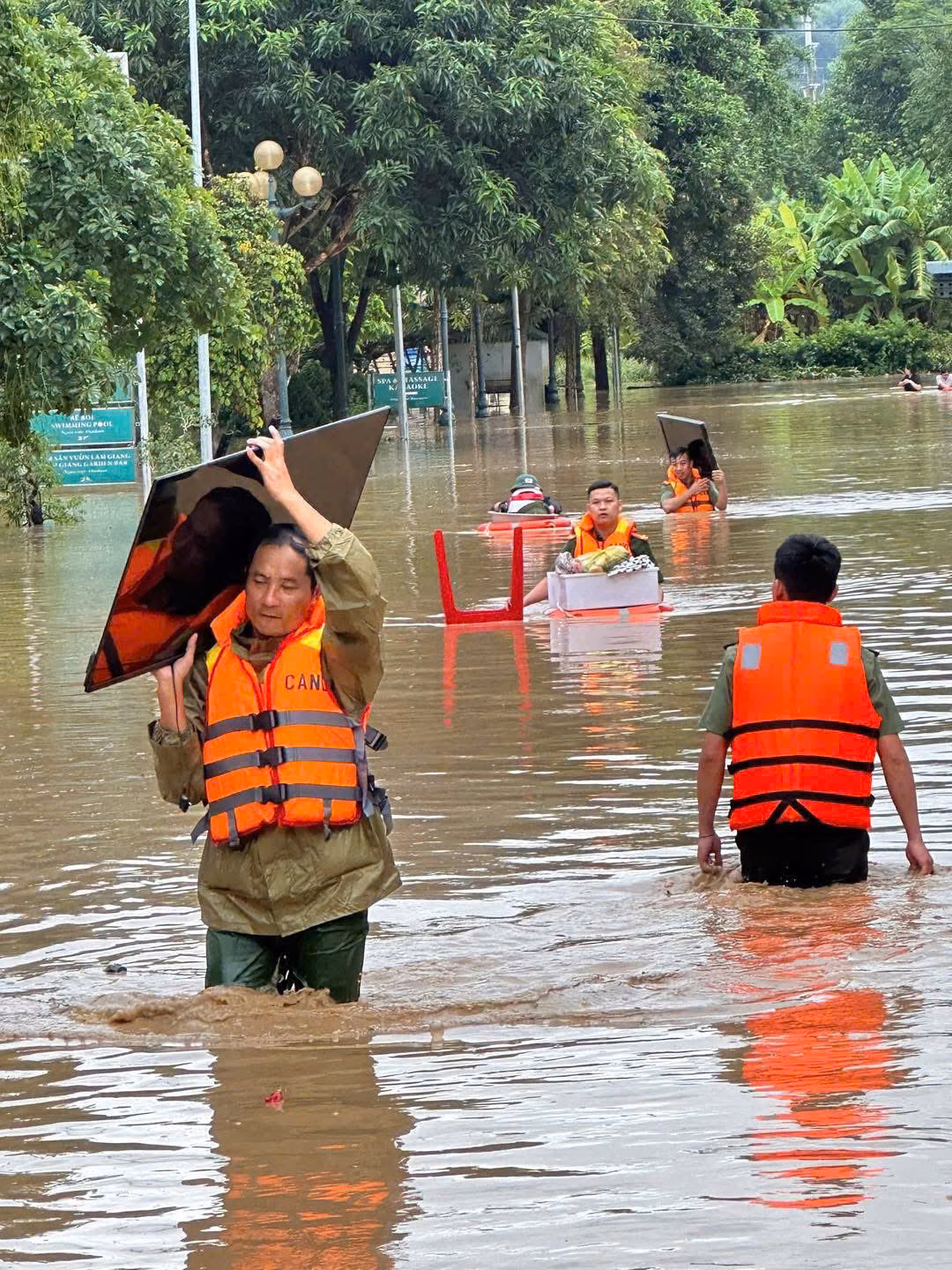 Nỗ lực cứu vớt tài sản cho dân