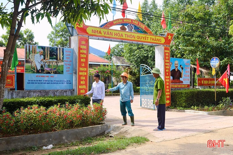 Hai xã Sơn Kim sẵn sàng cho đại hội Đảng bộ với mục tiêu phát triển bền vững Nhân dân xã Sơn Kim 1 đã chỉnh trang, làm đẹp thôn xóm chào mừng Đại hội Đảng bộ xã.