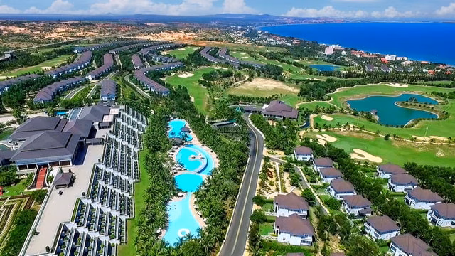Phú Thủy tăng tốc bứt phá với du lịch, thương mại và dịch vụ ven biển Khách sạn cao cấp nằm ven biển Phú Thủy (Ảnh: Ngọc Lân)
