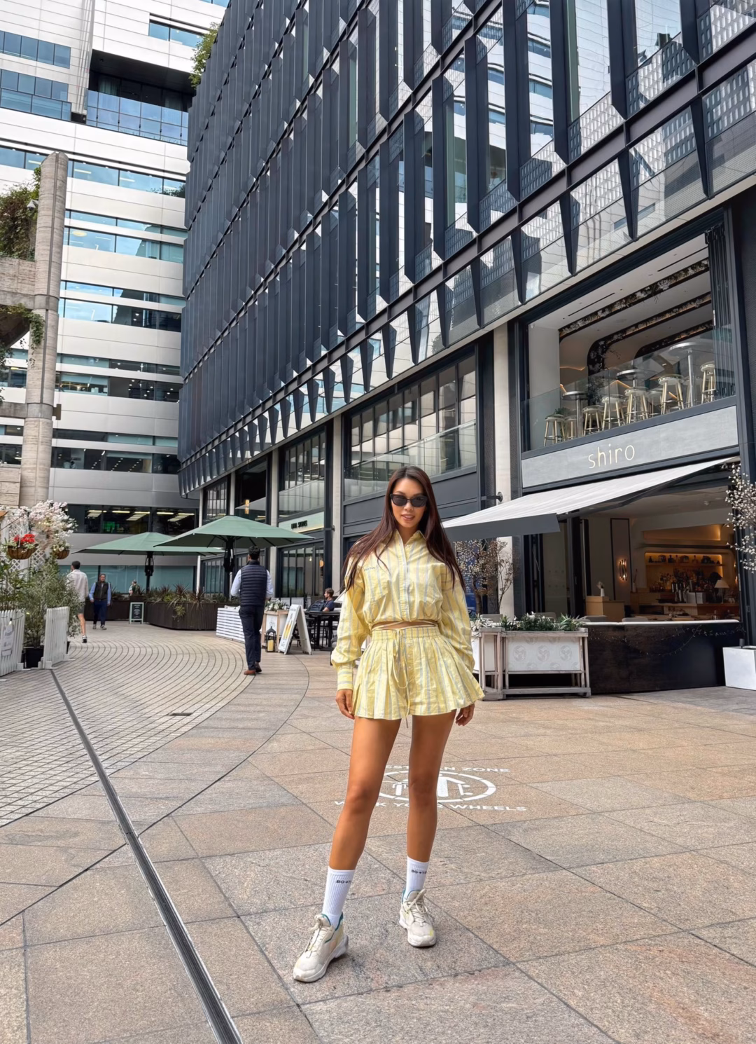 Người mẫu Hà Anh dạo bước ở London, Anh.