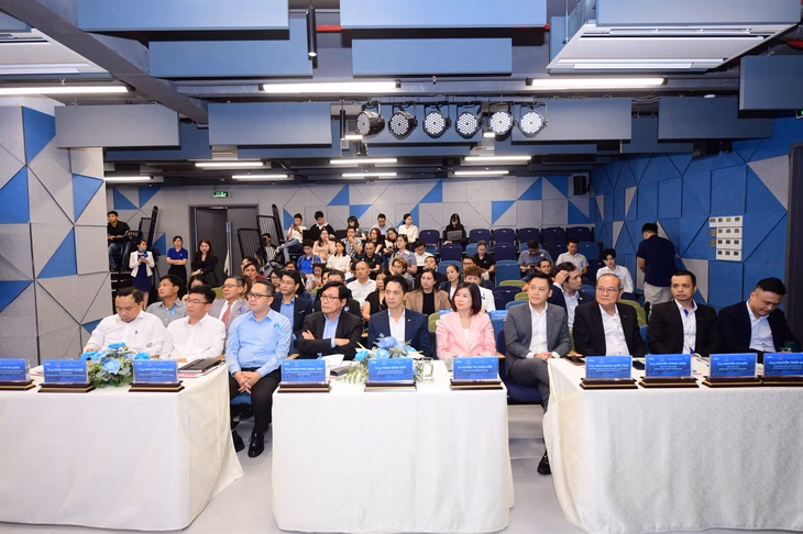 Tuổi Trẻ Startup Award 2025: Cùng AI kiến tạo tương lai cho startups Việt Khách mời dự lễ công bố Tuổi Trẻ Startup Award 2025 và tọa đàm “Cùng AI kiến tạo tương lai” - Ảnh: QUANG ĐỊNH