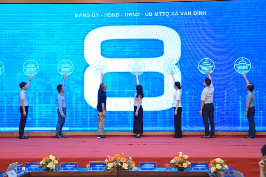 Chủ tịch UBND xã Vân Đình Nguyễn Ngọc Điệp phát biểu tại hội nghị