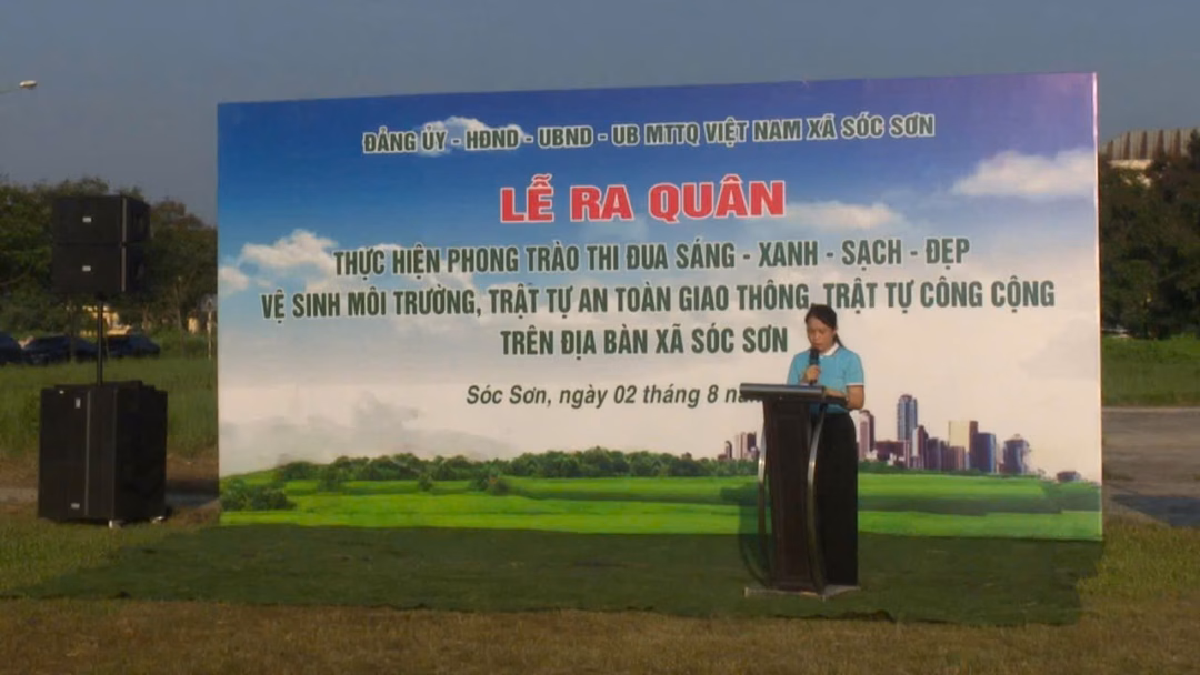 Sóc Sơn ra quân phong trào thi đua Sáng – Xanh – Sạch – Đẹp Đồng chí Bùi Thị Kim Thoa - UVBTV, phó Chủ Tịch UBND xã phát biểu phát động phong trào.
