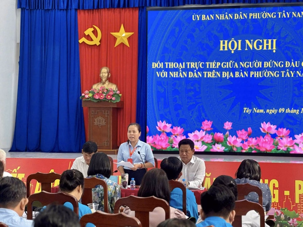 Chủ tịch UBND phường T&acirc;y Nam giải đ&aacute;p thắc mắc của người d&acirc;n