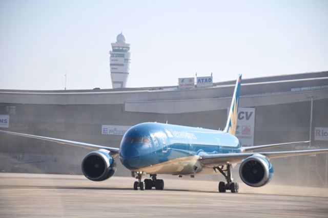 Chuyến bay đầu ti&ecirc;n hạ c&aacute;nh tại s&acirc;n bay Long Th&agrave;nh ng&agrave;y 19‑12‑2025