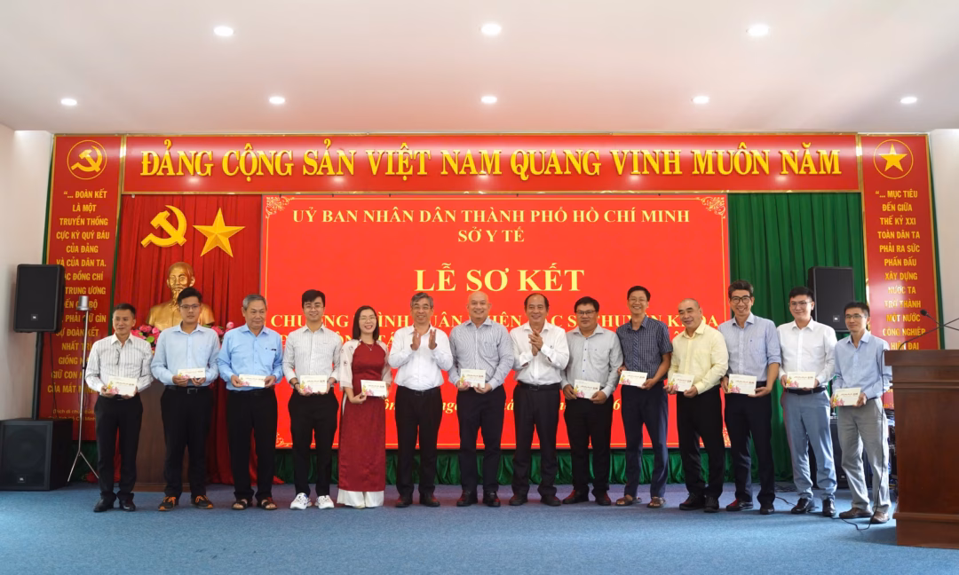 Đội ngũ y tế C&ocirc;n Đảo nhận chuyển giao kỹ thuật