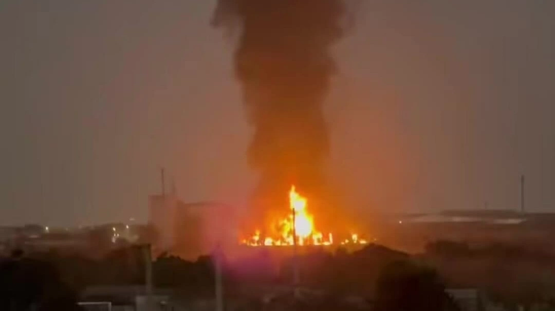 Đ&aacute;m ch&aacute;y xưởng gỗ Đan Phượng, H&agrave; Nội