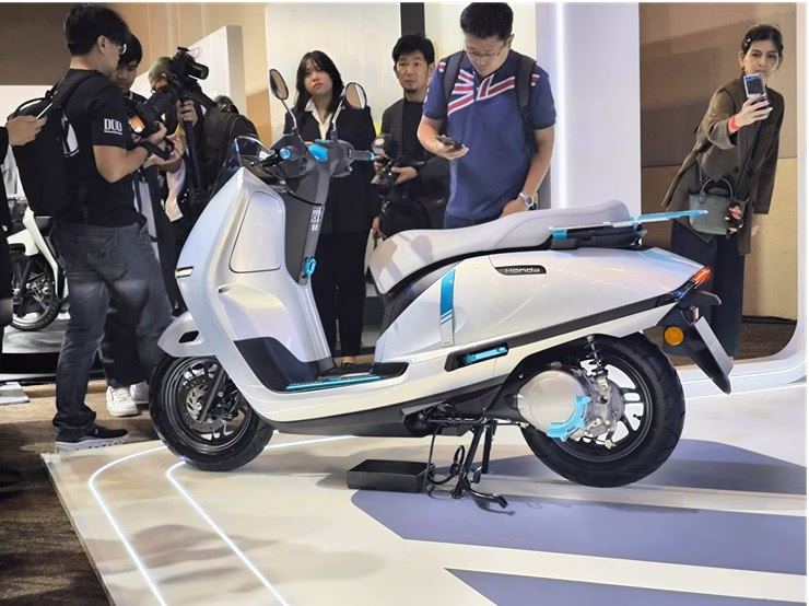 Honda UC3 - bảng đồng hồ v&agrave; kết nối