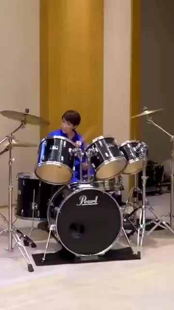 Lee Jae‑myung v&agrave; Sanae Takaichi chơi trống tại Nara