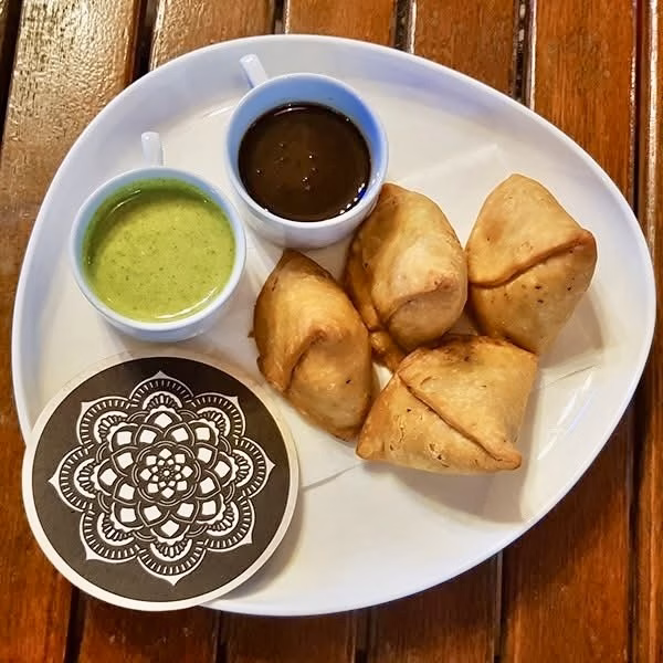 Pani Puri v&agrave; Samosa tại Benaras