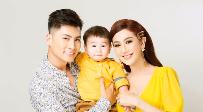 Cả hai giờ chỉ l&agrave; bạn b&egrave;